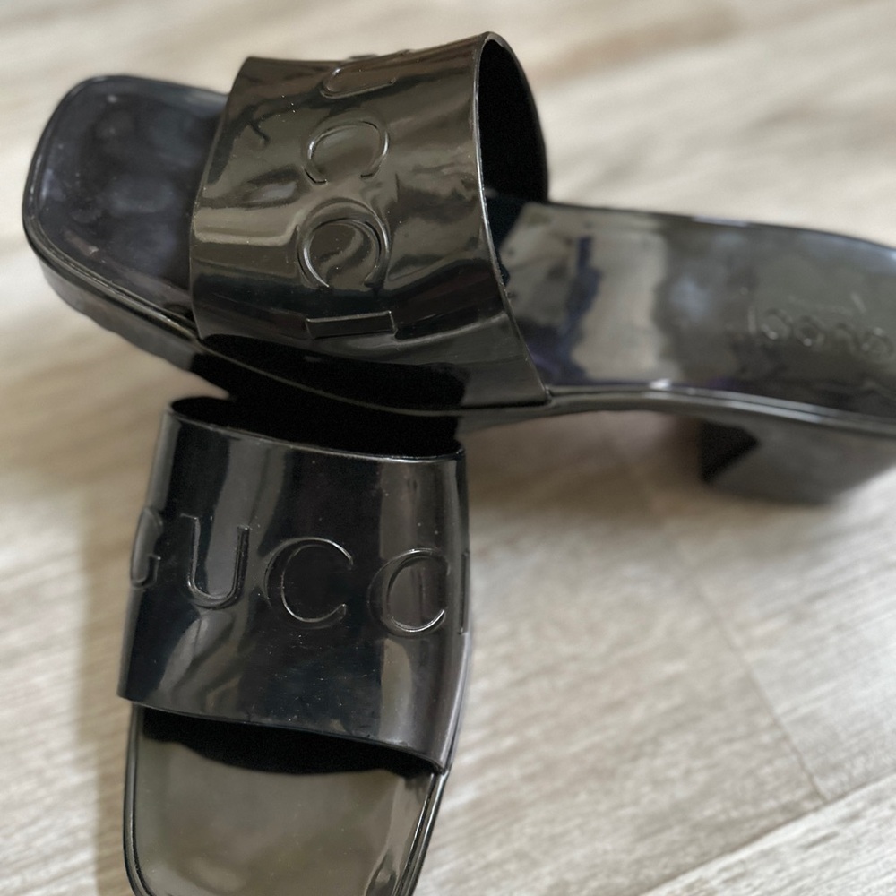 Gucci Black Mules Sleek Designer Footwear - Picture 2 of 7